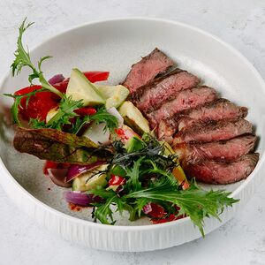Стейк-салат с мраморной телятиной