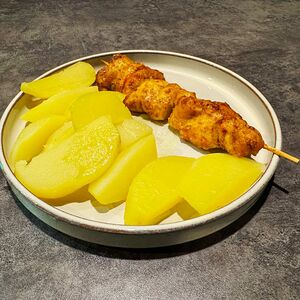 Картофель с куриным шашлыком
