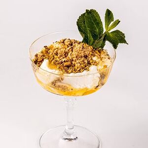 Камац мацони с медом и орехами