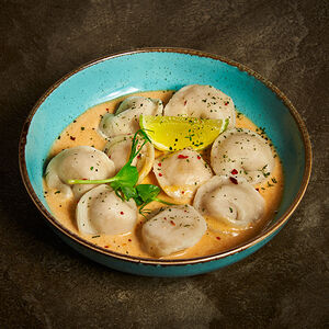 Рыбные пельмени в соусе том ям