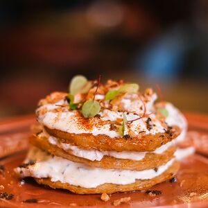 Драники в трюфельно-сливочном соусе с нежной курочкой