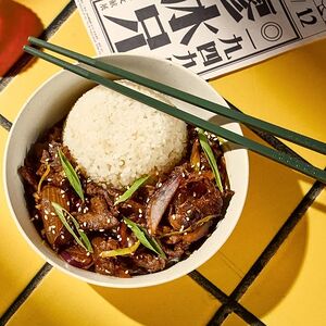 Говядина Хун Шао Жоу с тушеным луком