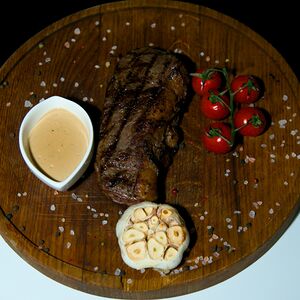 Стейк из мраморной говядины