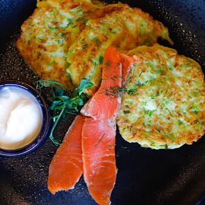 Оладьи из цукини со сметаной