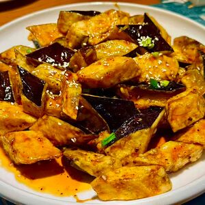 Жареный баклажан в соусе 