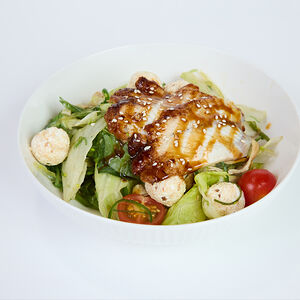 Салат Овощной с угрем и сырными шариками