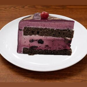 Пирожное Кассис со вкусом чёрной смородины