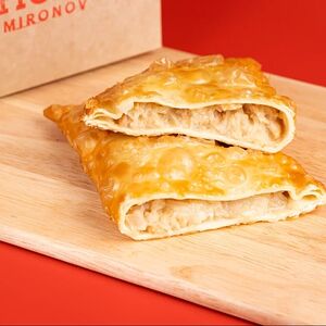 Чебурек с щукой и жареной капустой