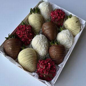 Клубника в шоколаде 12 шт Li