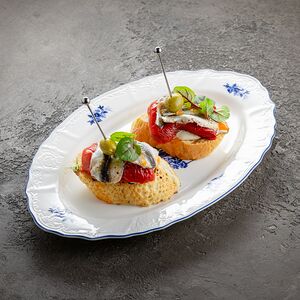 Брускетта с печёной паприкой и анчоусом