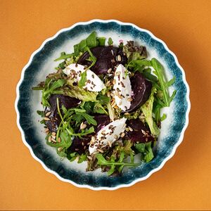 Запеченная свекла и сыр Фета