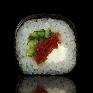 Ролл с лососем