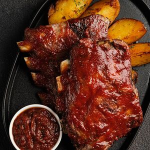 Свиные ребрышки в красном остром соусе