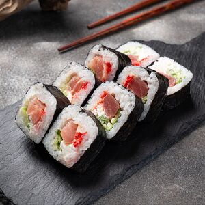 Ролл Спайси-маки с тунцом