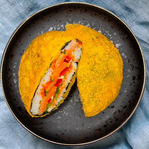 Ролл бургер с копченым лососем