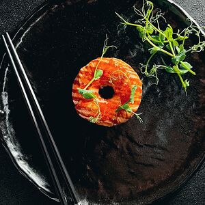 Суши-пончик с лососем