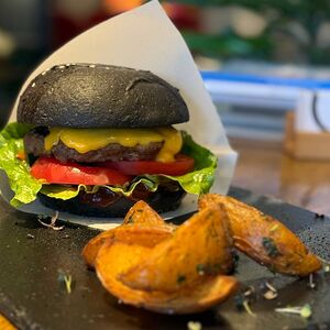 Темный бургер с говядиной