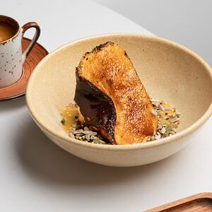 Запеканка из топленого творога с лимонным курдом и инжиром