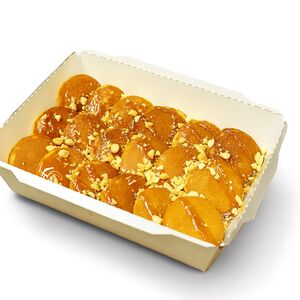 Панкейки с соленой карамелью и арахисом