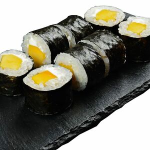 Маки с манго