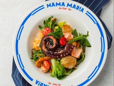 Теплый салат с морепродуктами