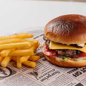 Бургер с котлетой из мраморной говядины