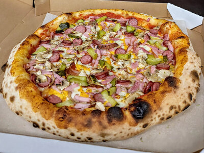 Пицца Мясная с охотничьими колбасками