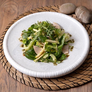 Салат с филе цыпленка и соусом чимичурри