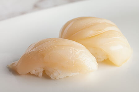 Суши с морским гребешком