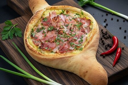 Хачапури по-Аджарски с хрустящим беконом и картошечкой