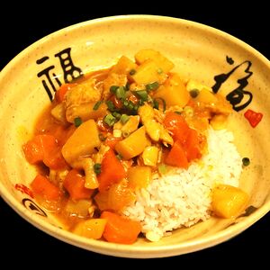 Рис с жареной курицей в соусе Карри