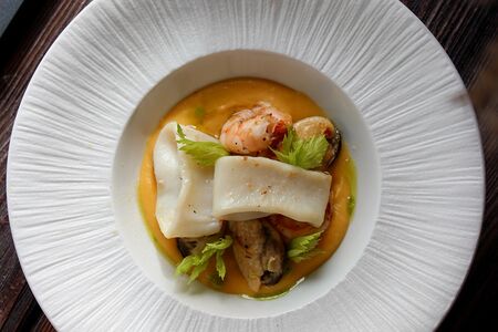 Морепродукты с кремом из молодого картофеля и тыквы баттернат