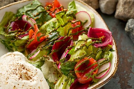 Салат с неркой слабой соли и сливочным муссом