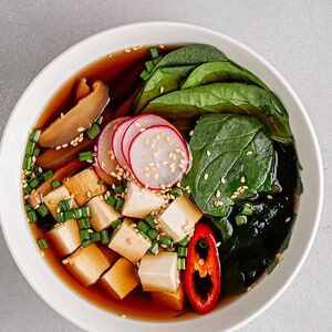 Пряный суп с тофу и водорослями