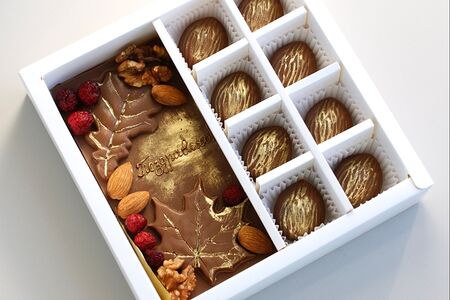 Шоколадный осенний набор с конфетами на праздник