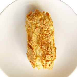 Эклер с вареной сгущенкой