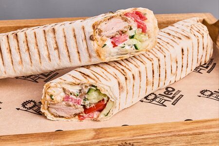 Сувлаки в лаваше со свининой