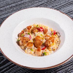Фрегола с гребешками, вешенками и цветной капустой