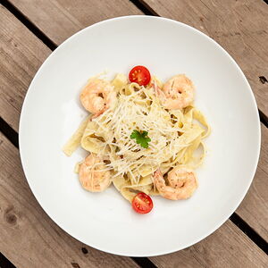 Фетучини с креветками bianco