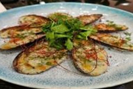 Мидии, запечённые в ракушке