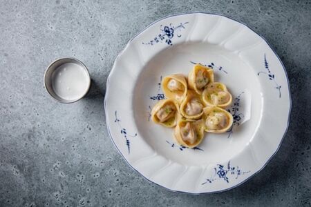 Пельмени с мраморной говядиной и соусом демигляс