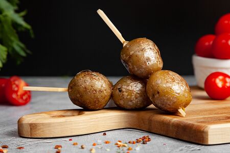 Шашлык из молодого картофеля