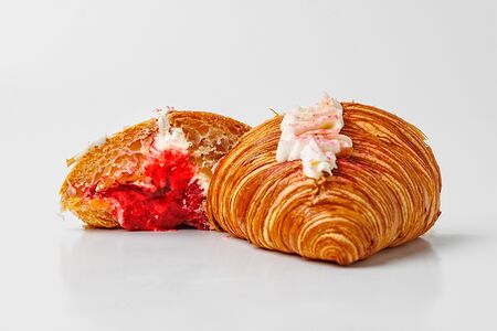 Круассан Клубника со сливками