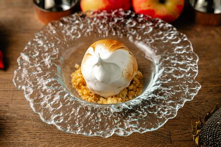 Мусс из маскарпоне с пряной сливой