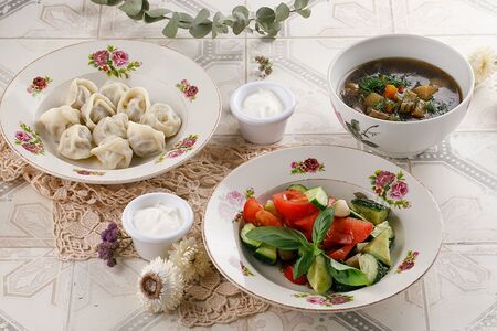 Салат, суп, горячее, компот и хлеб