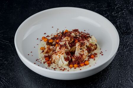 Цветная капуста на углях, облепиха, сырокопченая оленина