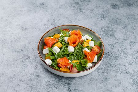 Салат с лососем и апельсином