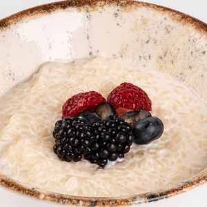 Каша рисовая с ягодами 