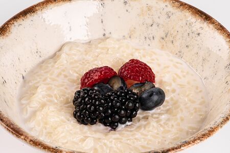 Каша рисовая с ягодами 