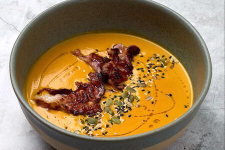 Тыквенный крем-суп с попкорном из креветок/с беконом